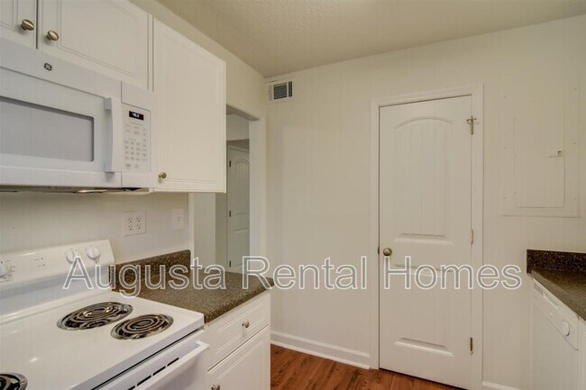 Building Photo - 2905 Arrowhead Dr