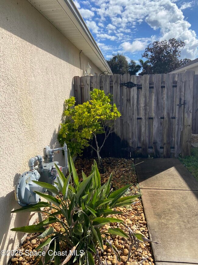 Building Photo - 1847 Abbeyridge Dr