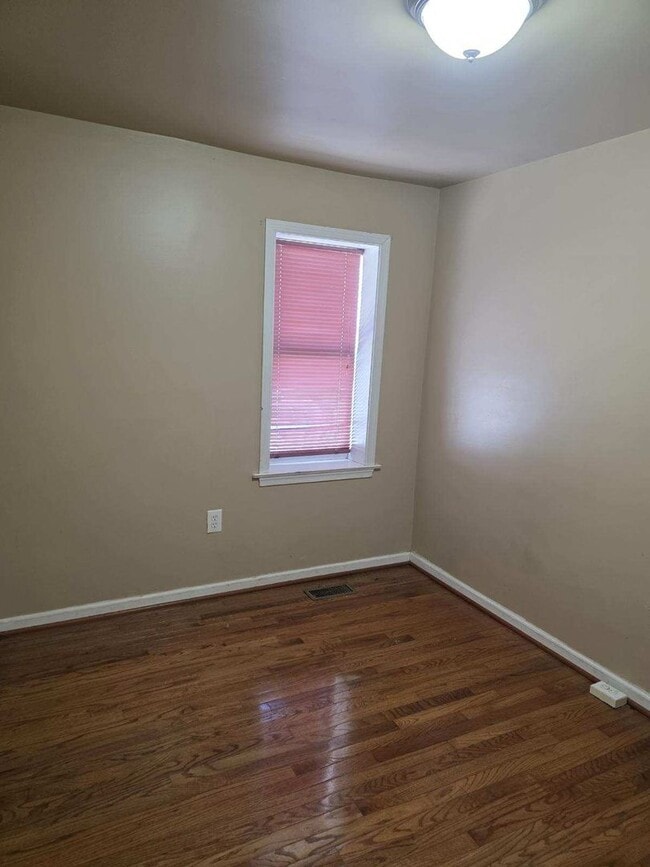 Building Photo - Wilmington Rowhome - Hedgeville Area