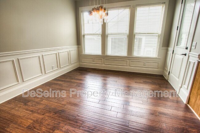 Building Photo - 3125 Hazelton Dr