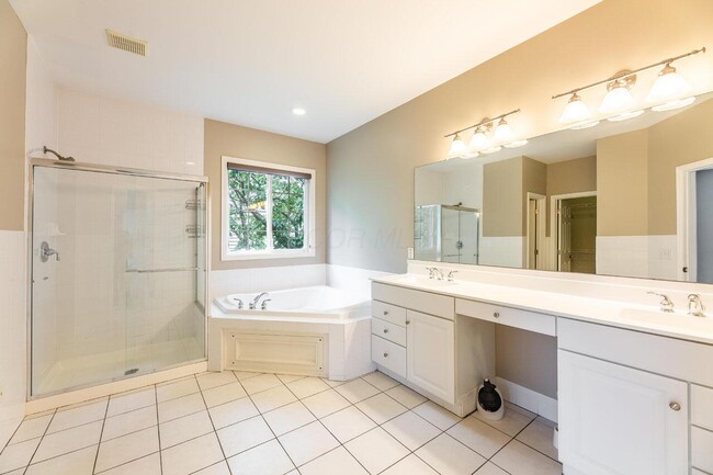 Building Photo - 4930 Brooksview Cir