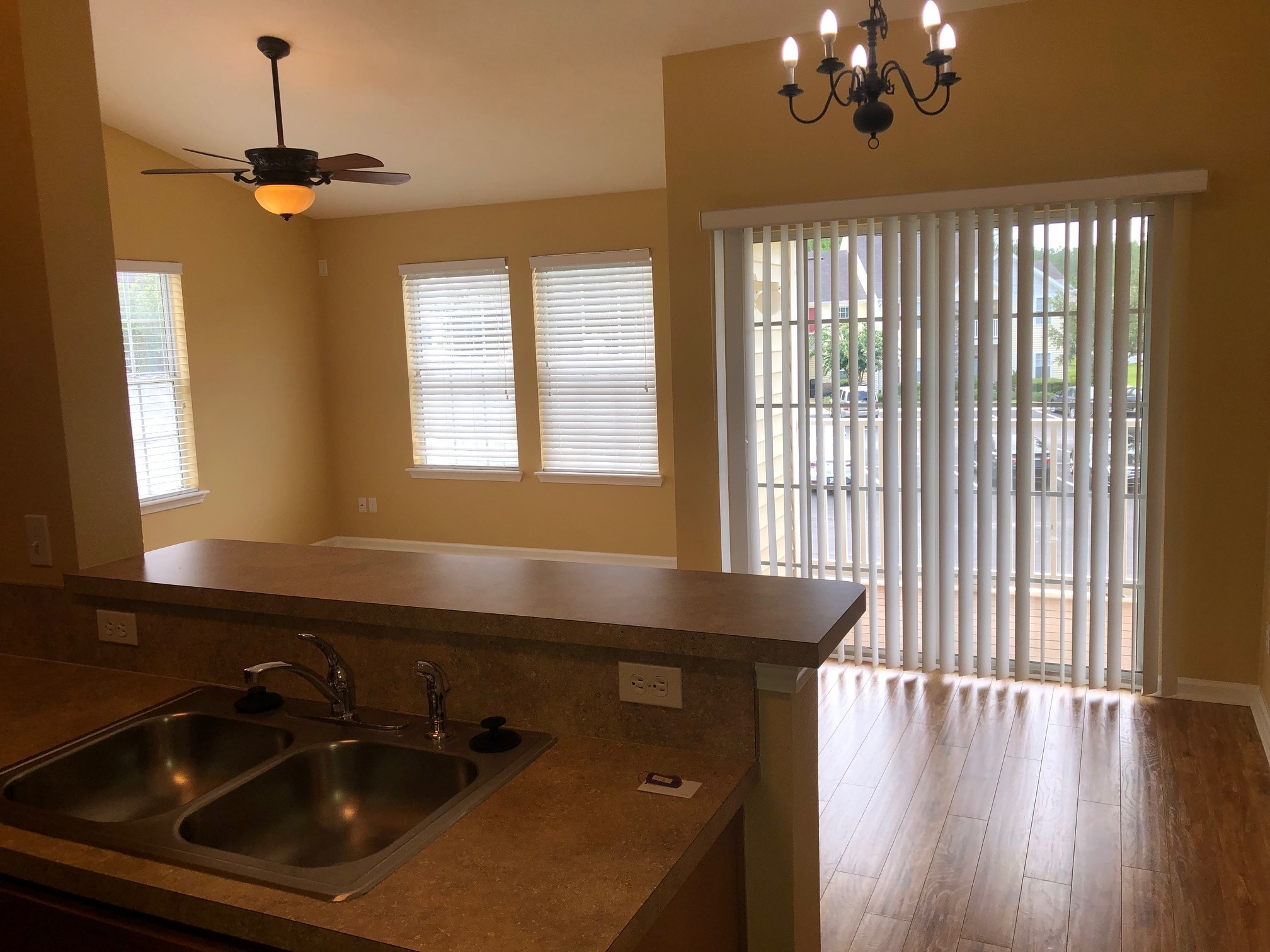 Dining - 575 Oakleaf Plantation Pky