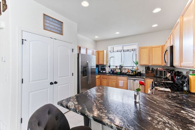 Building Photo - 3 Bedroom 2.1 Bath in West Greeley
