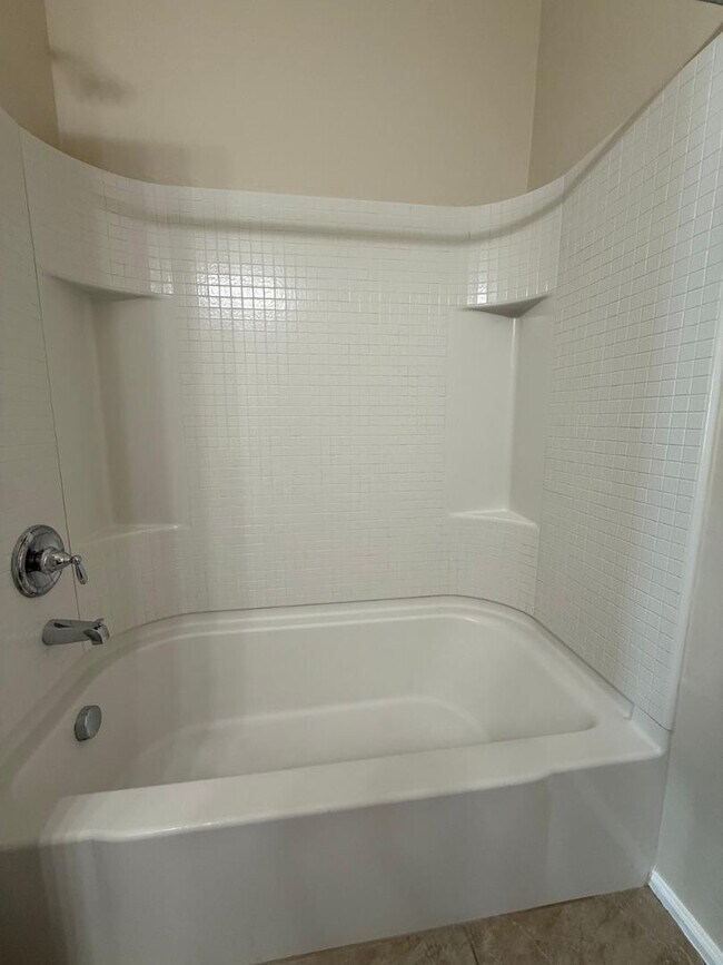 Building Photo - 2725 E Mine Creek Rd