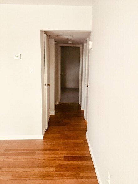 Building Photo - 810 N Forklanding Rd