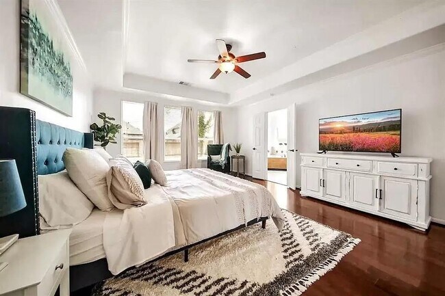 Building Photo - 8133 Tranquil Lake Way