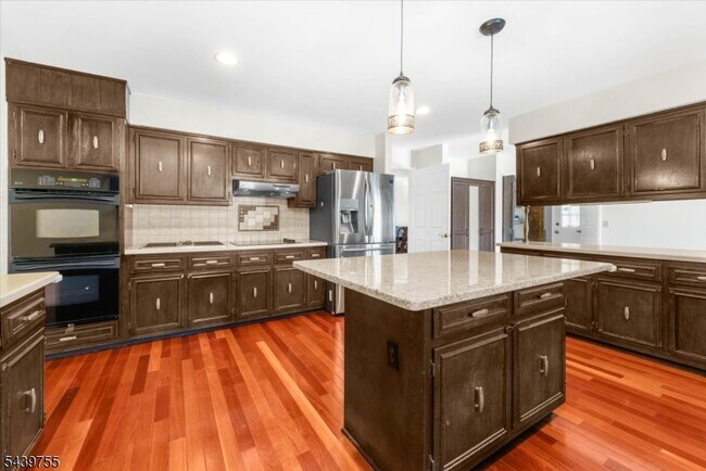 Building Photo - 300 Old York Rd