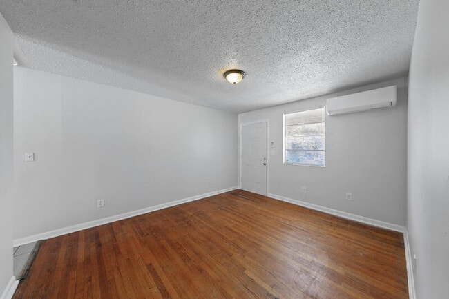 Building Photo - 1531 Louisiana St