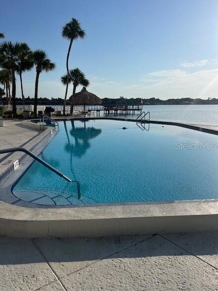 Building Photo - 7200 Sunshine Skyway Ln S