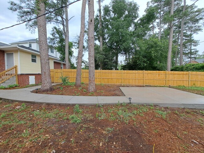 Building Photo - 1450-1452 Brentwood Drive