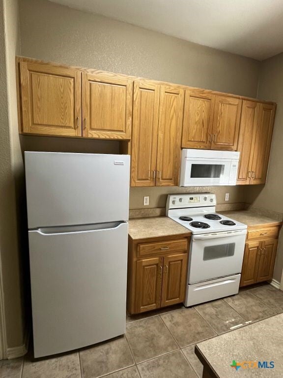 Building Photo - 816 Twin Oaks Dr