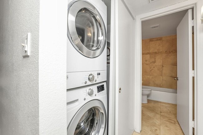 Building Photo - Charming 2-Bedroom, 2-Bath Condo in the He...