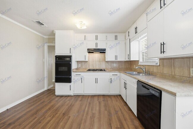 Building Photo - 208 Westfork Dr