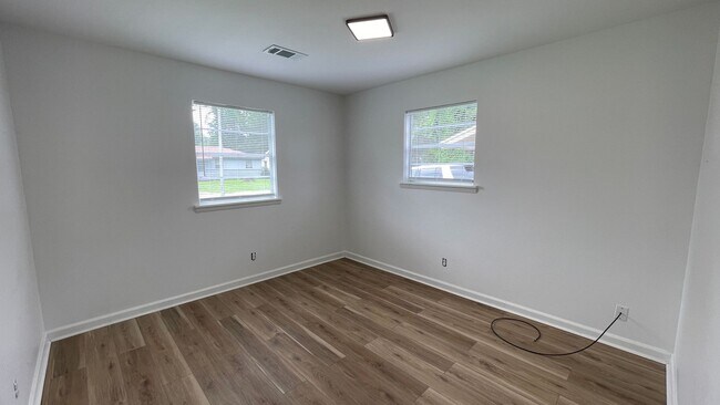 Building Photo - 1033 Healy St