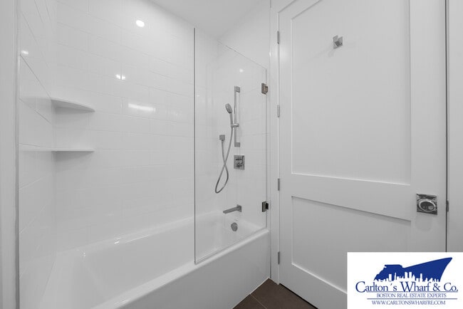 Building Photo - 218 Old Colony Ave