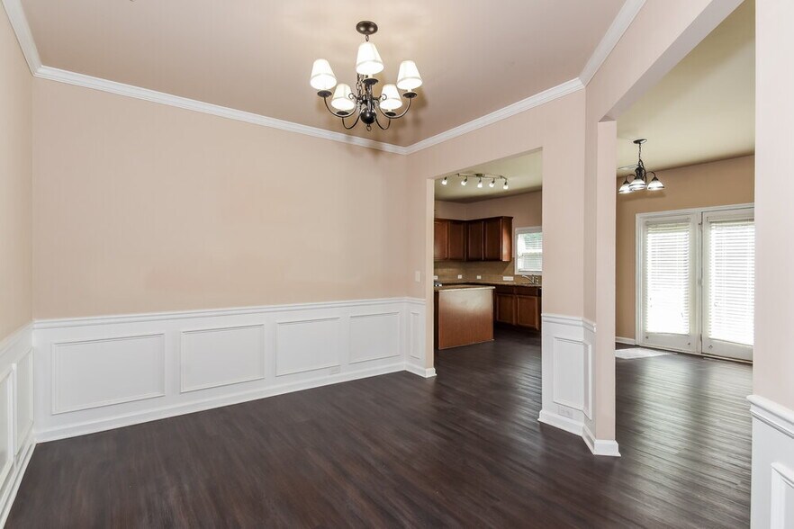 Building Photo - 741 Collingsworth Ln NE