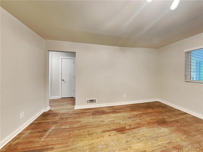 Building Photo - 880 N Highland Ave NE