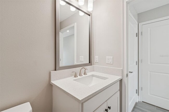 Building Photo - 4921 W Paul Ave