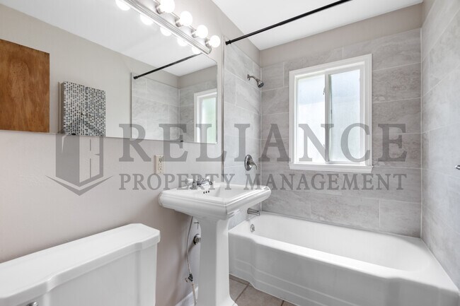 Building Photo - 726 S Apache Dr