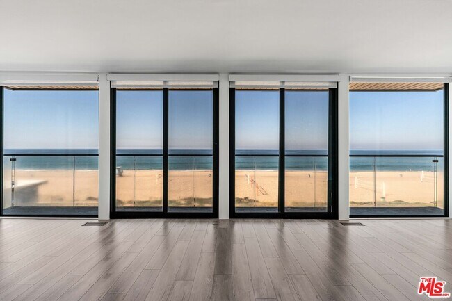 Building Photo - 2308 The Strand