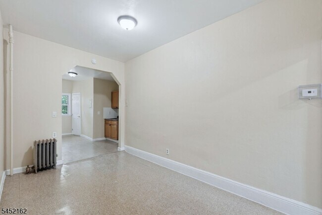 Building Photo - 5 E Monroe St