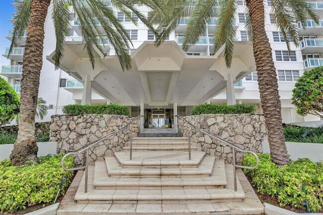 Building Photo - 6917 Collins Ave