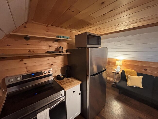 Building Photo - Fully furnished 1 bed studio in Brunswick....