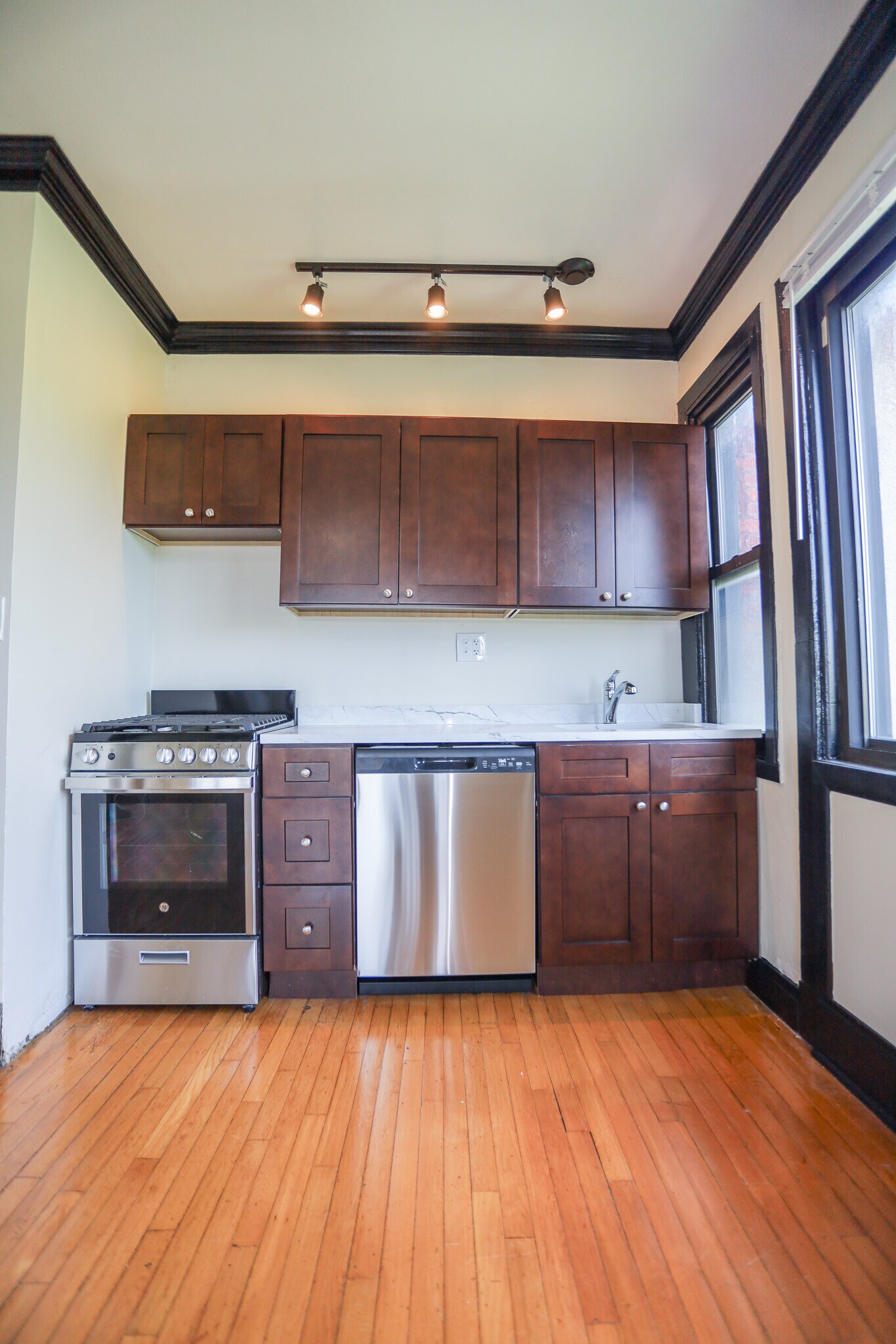 Building Photo - 4546 N Malden St