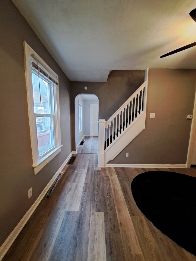 Building Photo - 120 S Monmouth St