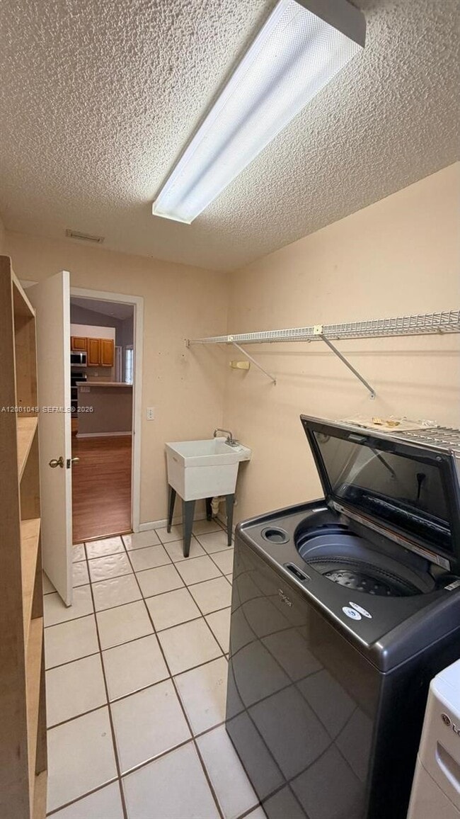 Building Photo - 11540 NW 27th Ct