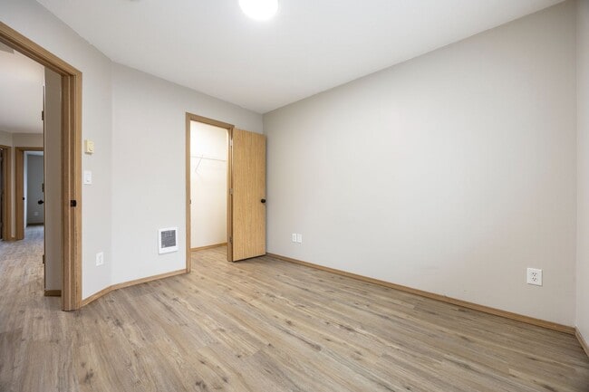 Building Photo - 4Bed/2.5 Bath available in SE Portland