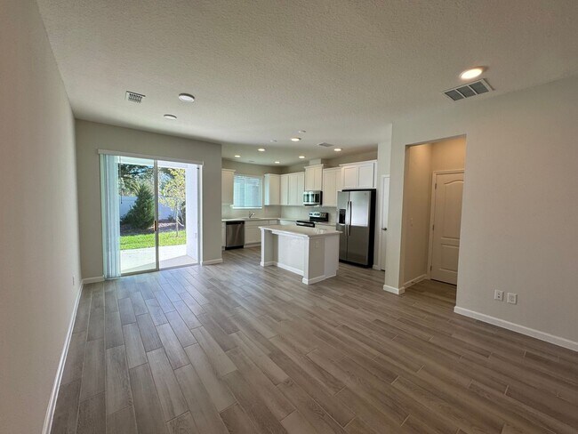 Building Photo - GATED 3 BEDROOM, 2.5 BATHROOM IN OVIEDO