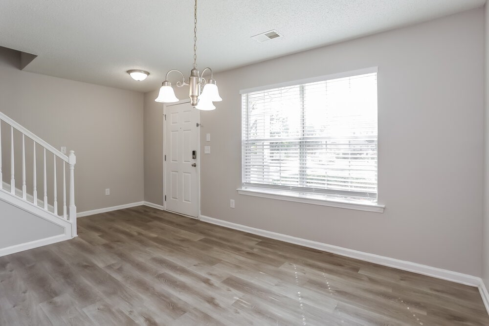 Building Photo - 701 Outlook Way
