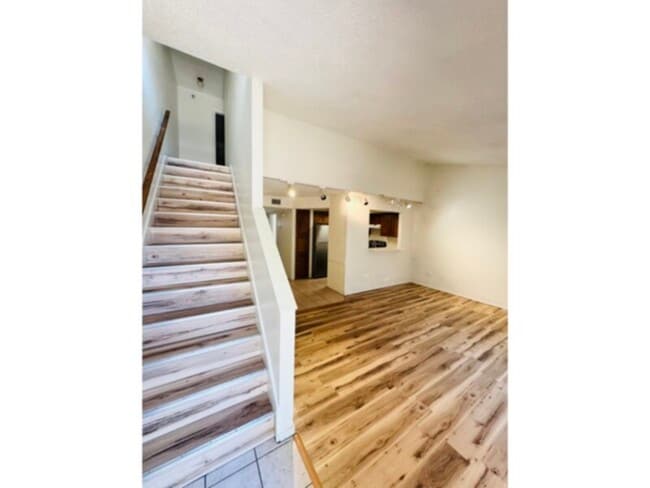 Building Photo - ***3 BEDROOM APARTMENT IN SEAGOVILLE*** - ...