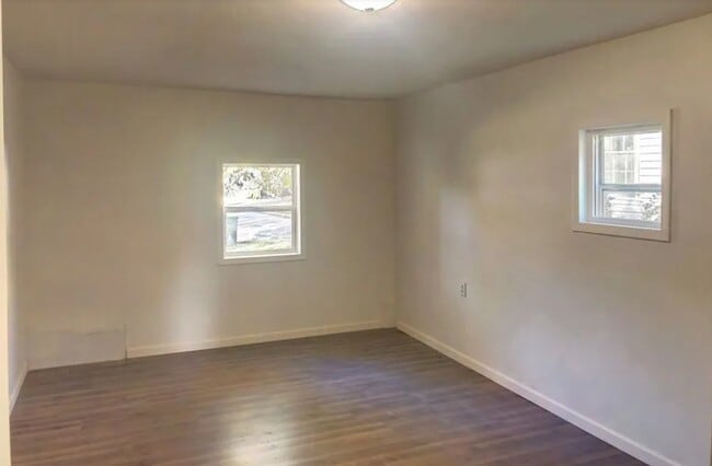Building Photo - 2146 S Crestway St