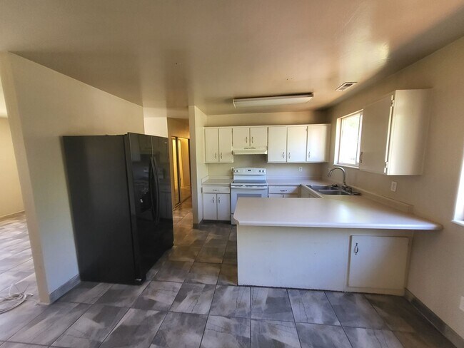 Building Photo - Angle View Duplex