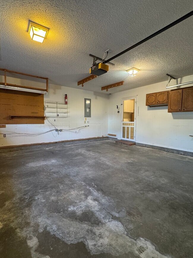 Building Photo - Not to be Missed on Heritage Square!