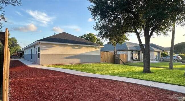 Primary Photo - 2409 W Hackberry Ave