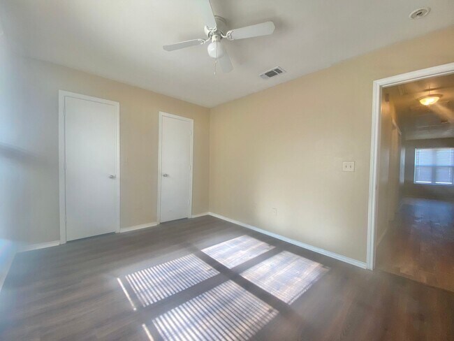 Building Photo - 802 Vanda Ave
