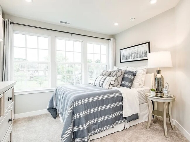 Building Photo - Stunning Luxury 4BR 3BA Home w/ Granite Island • Remodeled Kitchen • 2-Car Garage in Charlotte