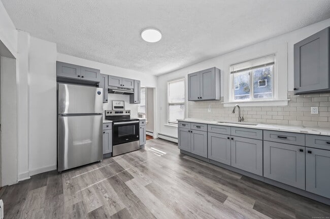 Building Photo - 90 Hillside Ave