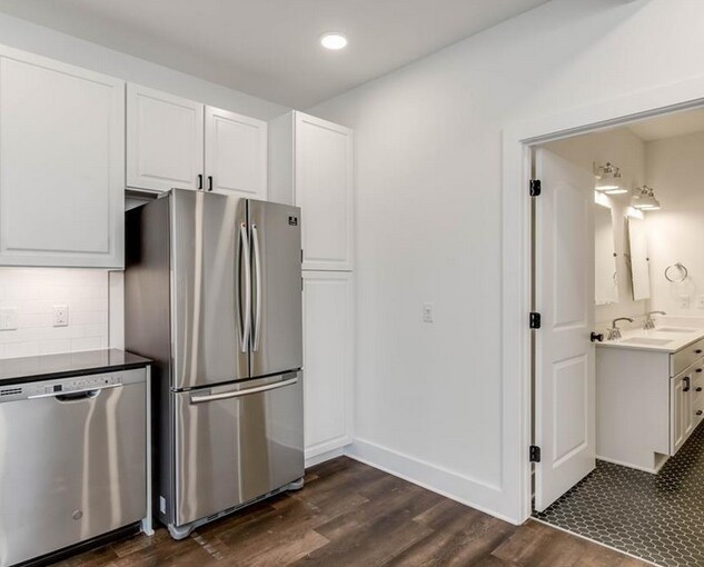 Building Photo - 4704 Sunset Trail