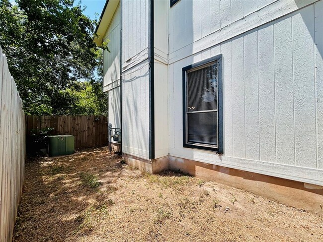 Building Photo - 1507 No Mor Cove