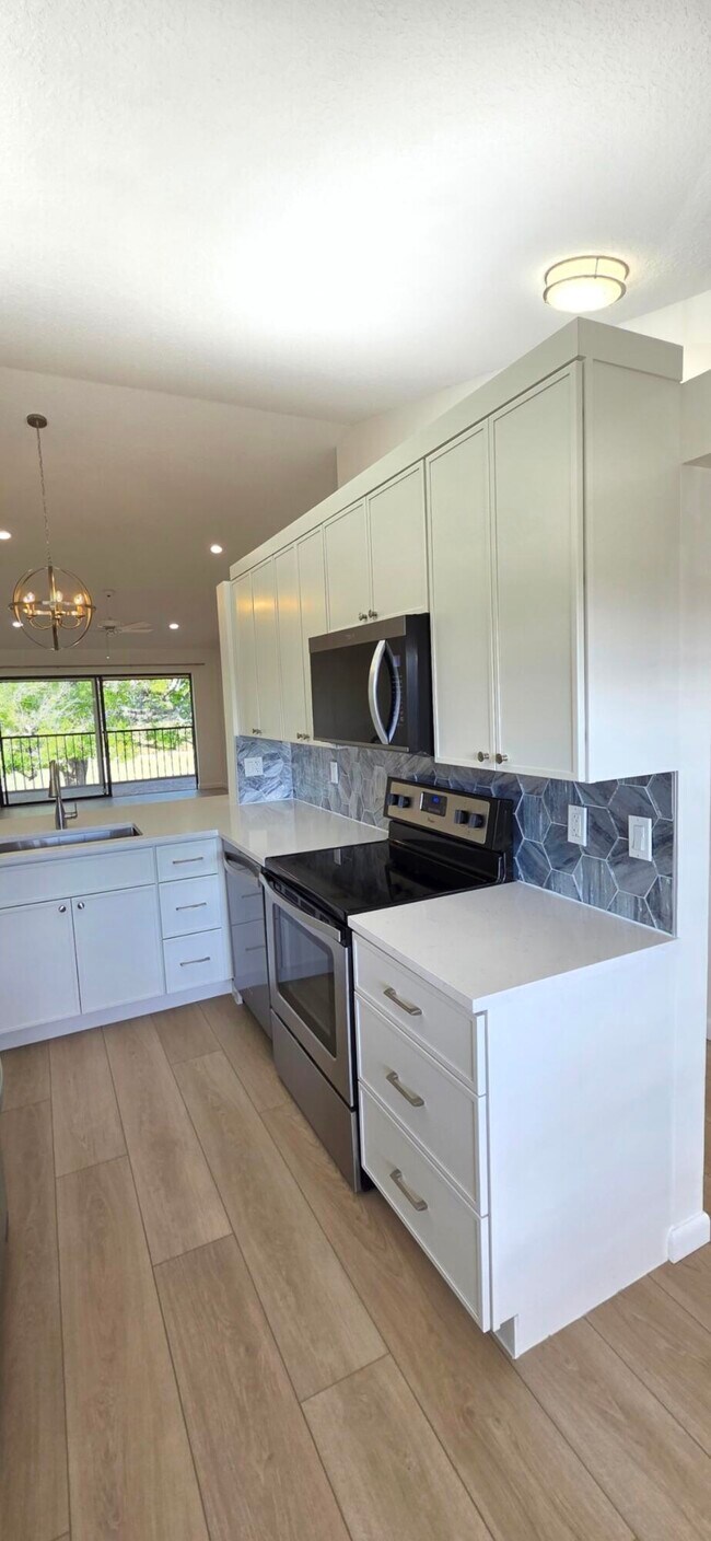 Building Photo - 602 Pinecrest Cir