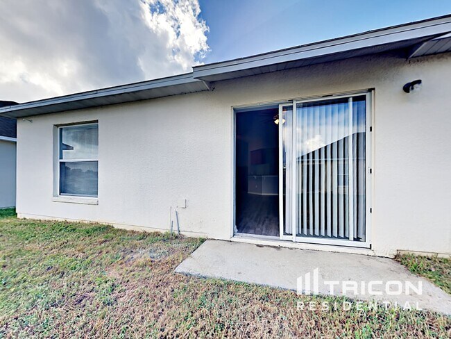 Building Photo - 2304 Roanoke Springs Dr