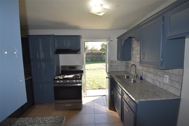 Building Photo - 206 Arnett Ln