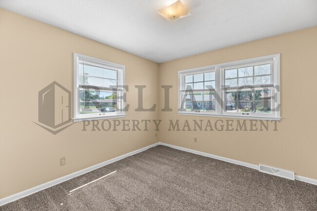Building Photo - 3052 S Bonn Ave