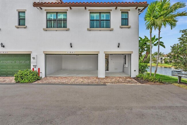 Building Photo - 11541 SW 15th Ave