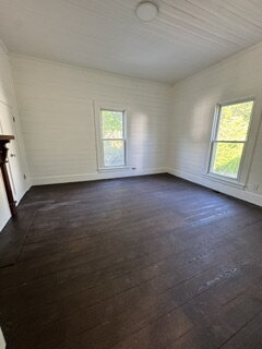 Building Photo - 3 Bedroom 2 Bath with Oversized Yard!