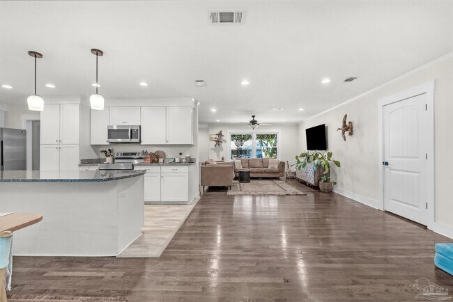 Building Photo - 1800 Foulis Dr